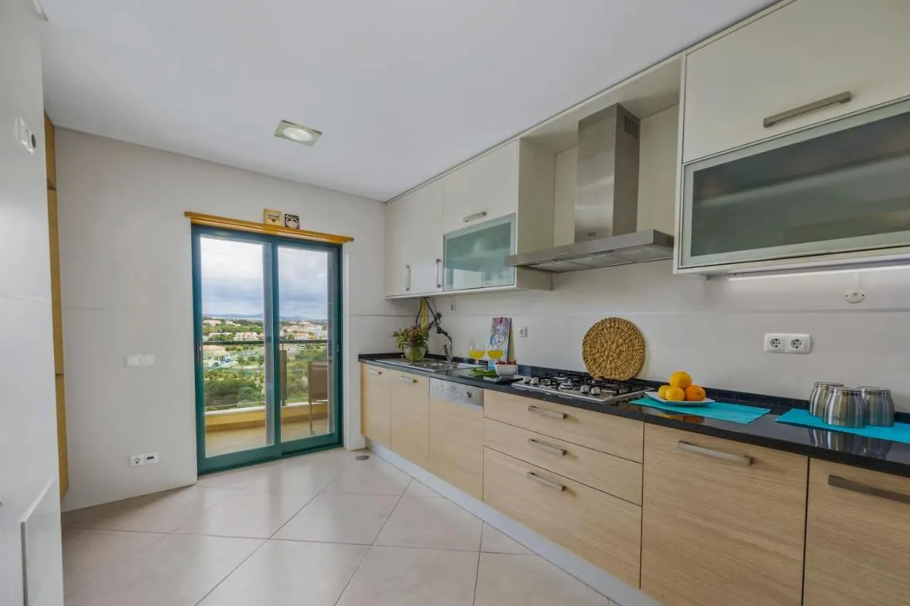 Penthouse Escape With Large Terrace, Pool & Garden Apartment Quarteira