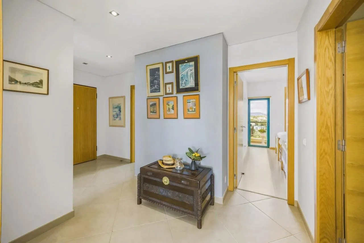 Penthouse Escape With Large Terrace, Pool & Garden Apartment Quarteira