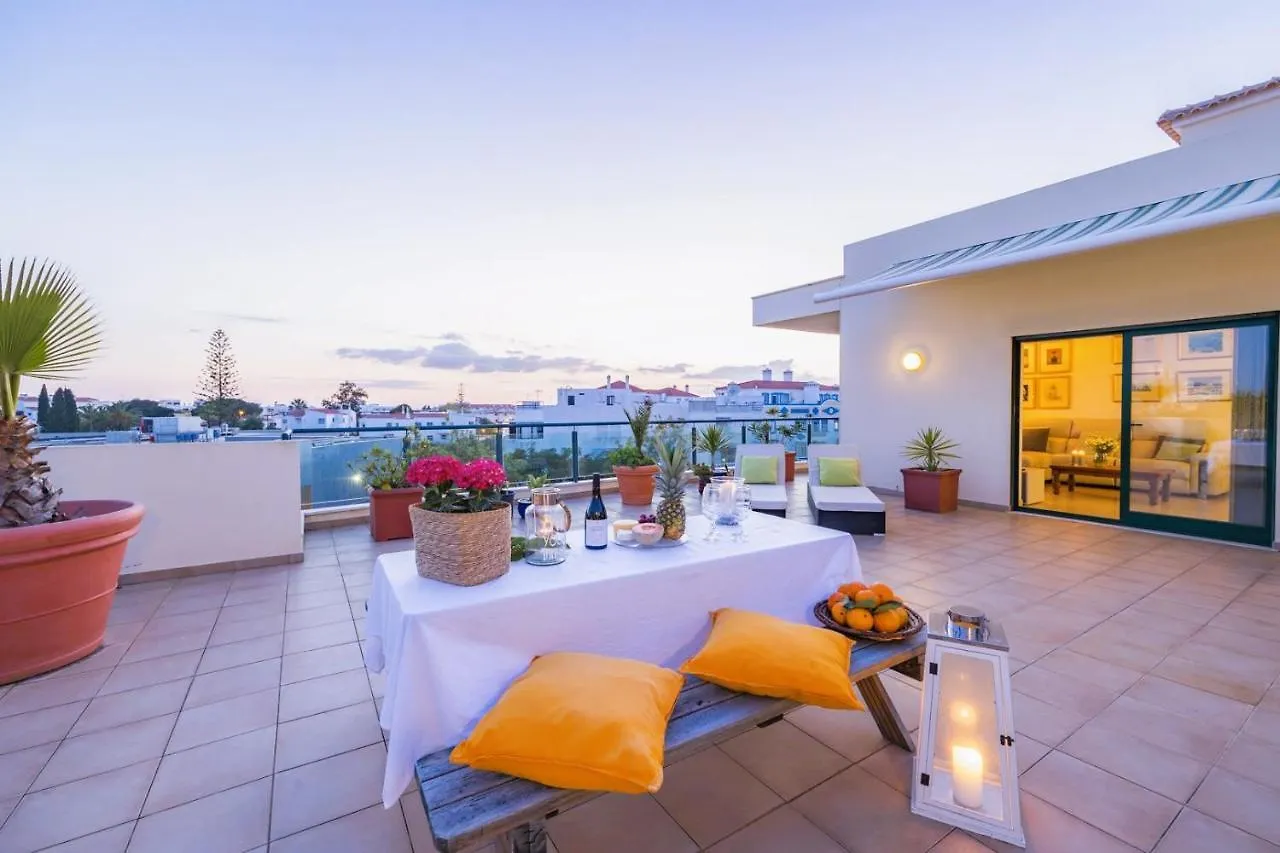 Penthouse Escape With Large Terrace, Pool & Garden Apartment Quarteira 0*,  Portugal