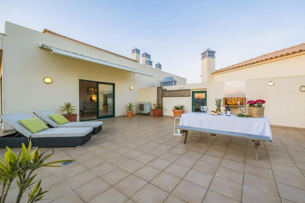 Penthouse Escape With Large Terrace, Pool & Garden Apartment Quarteira Portugal