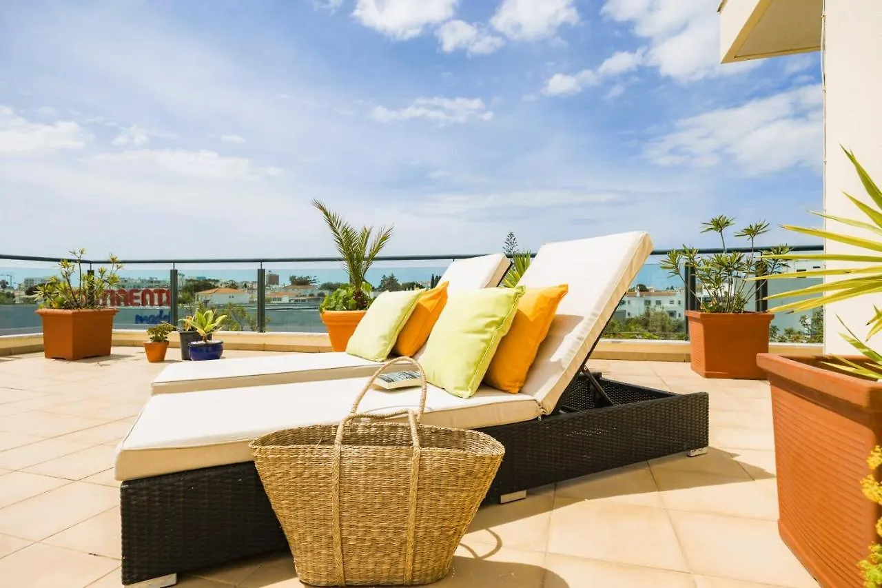 Penthouse Escape With Large Terrace, Pool & Garden Apartment Quarteira