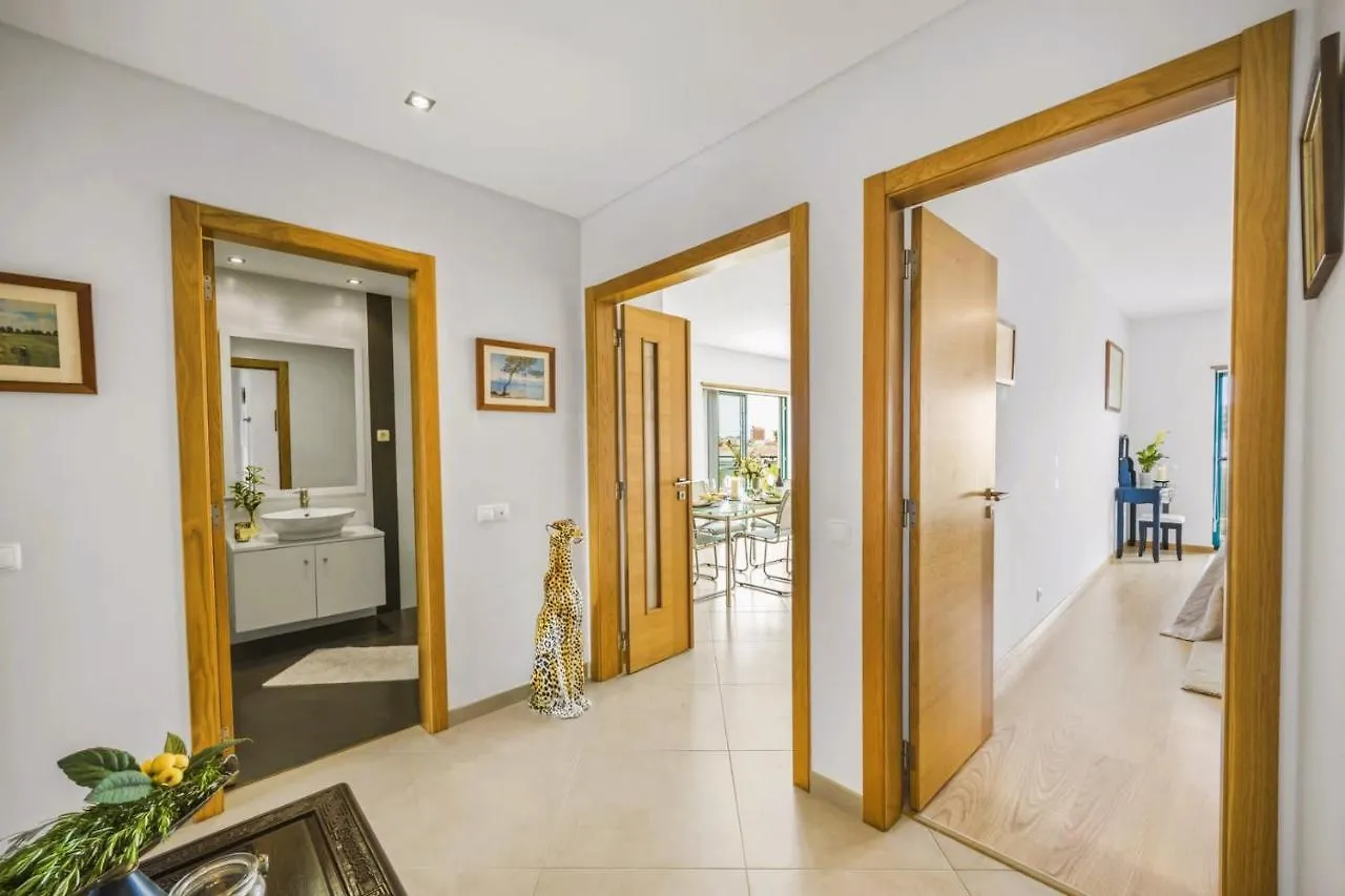 Penthouse Escape With Large Terrace, Pool & Garden Apartment Quarteira