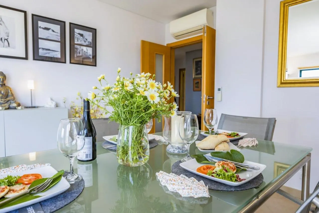 Penthouse Escape With Large Terrace, Pool & Garden Apartment Quarteira