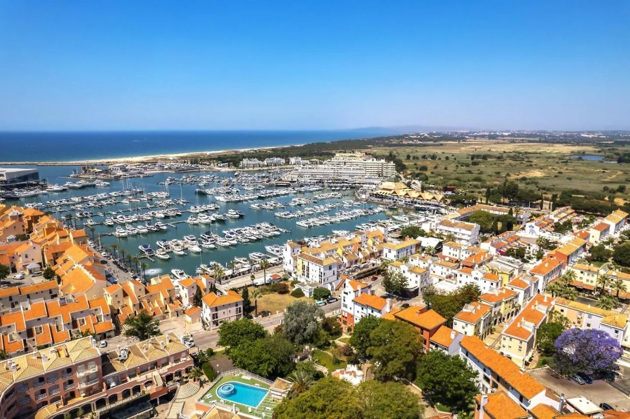 Penthouse Escape With Large Terrace, Pool & Garden Apartment Quarteira